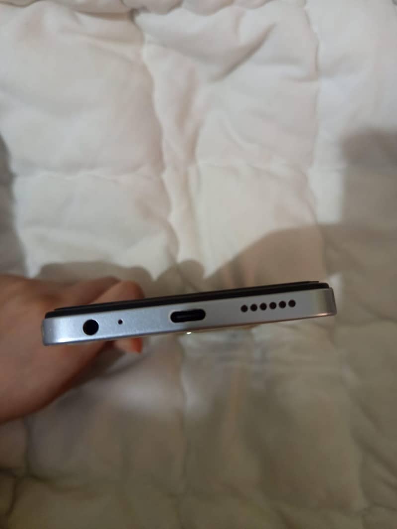 Tecno spark 20 4