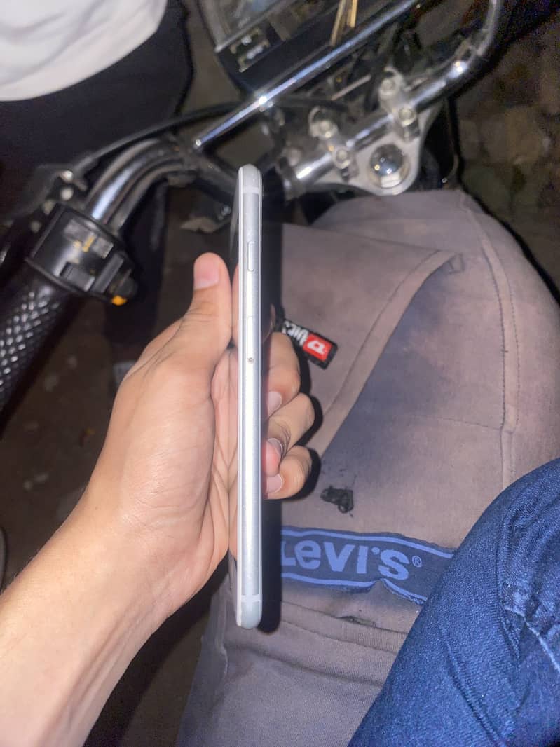 Apple iPhone 8 Plus sim working 0