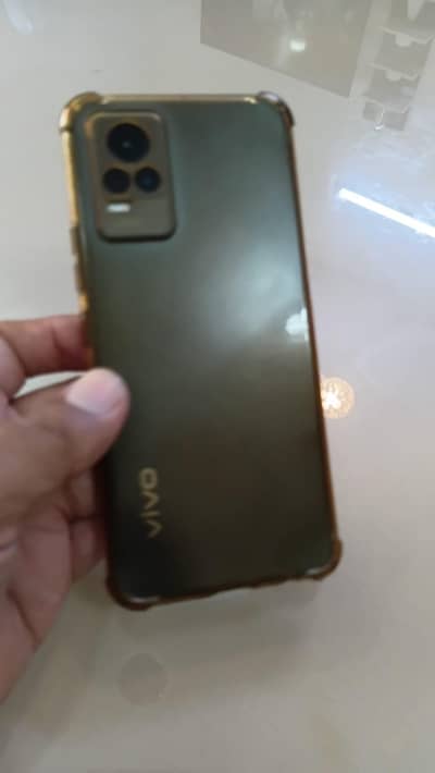 Vivo V 21e 8G  Ram 128 GB Room
