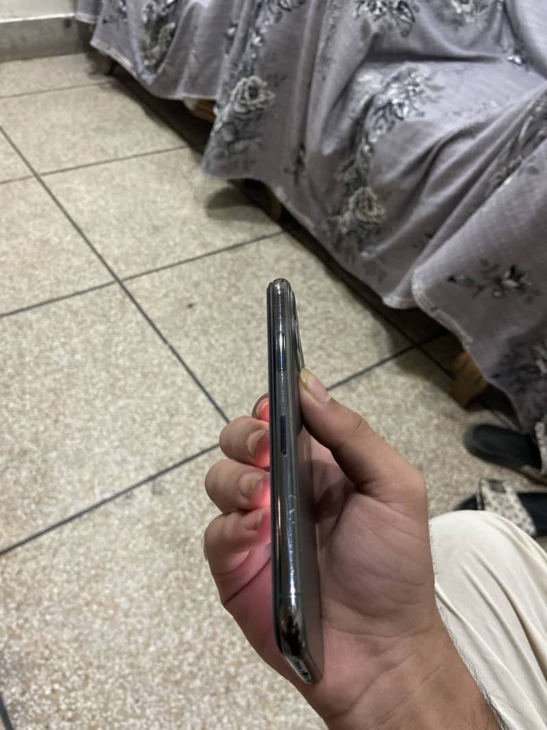 Apple iPhone 11 Pro 2