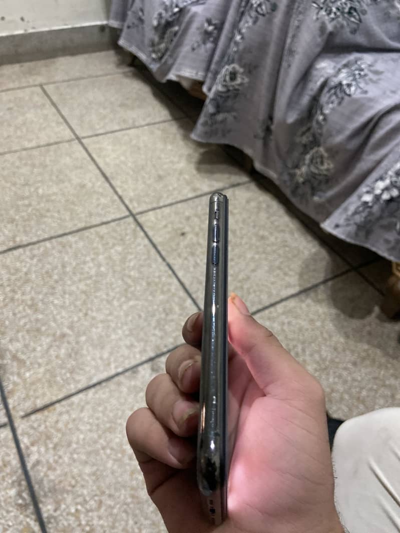 Apple iPhone 11 Pro 3
