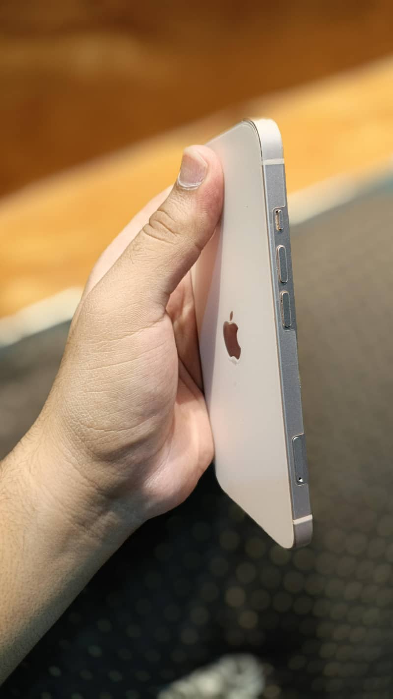 Apple iPhone 13 4