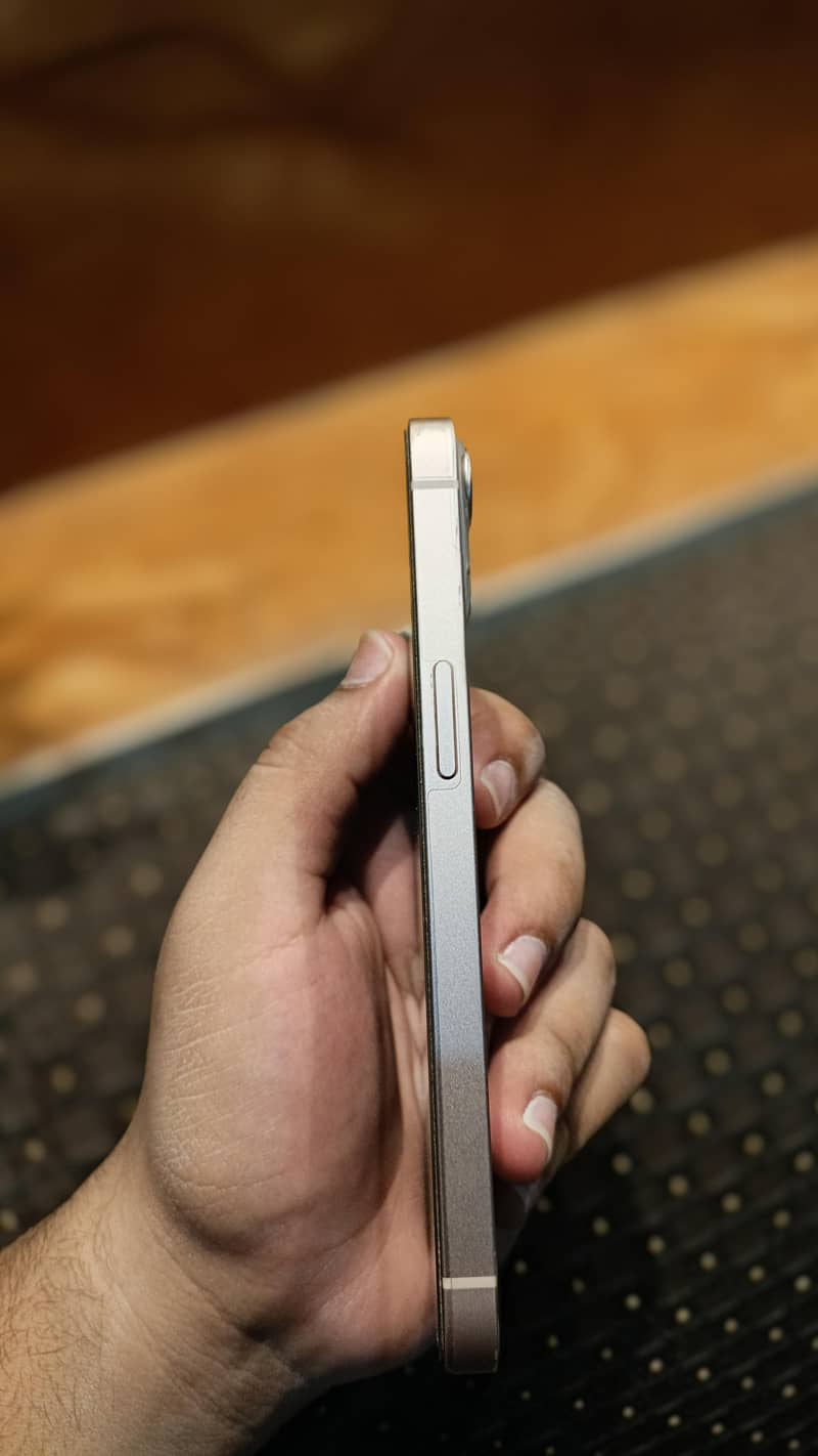 Apple iPhone 13 6