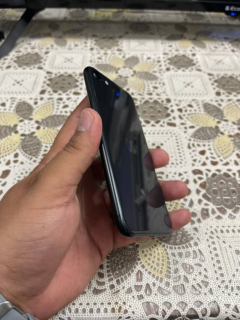 Apple iPhone SE 2020 1