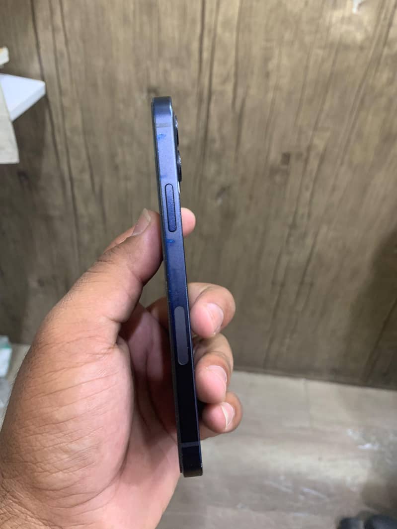 Apple iPhone 12 1