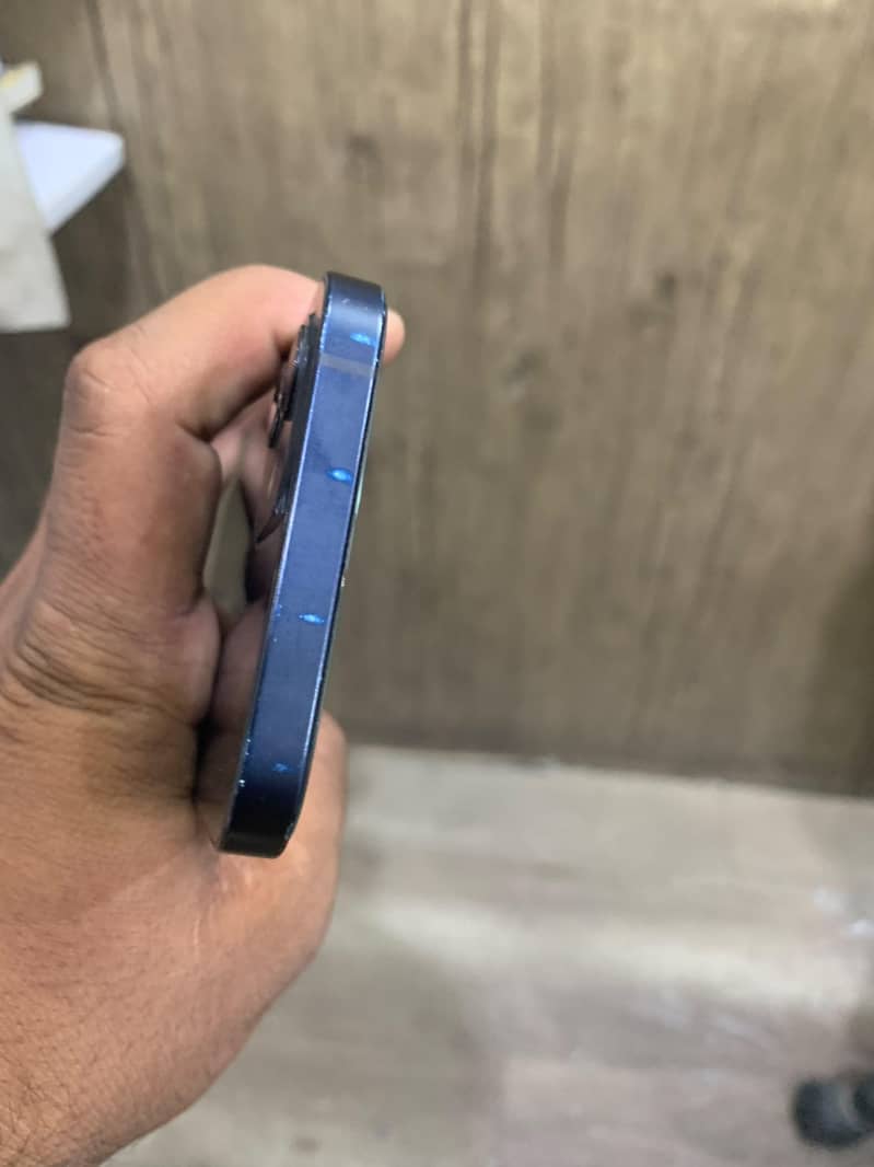 Apple iPhone 12 3