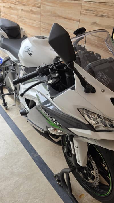 Kawasaki Ninja ZX-6R 636 | 2000 KM | White | Excellent Condition