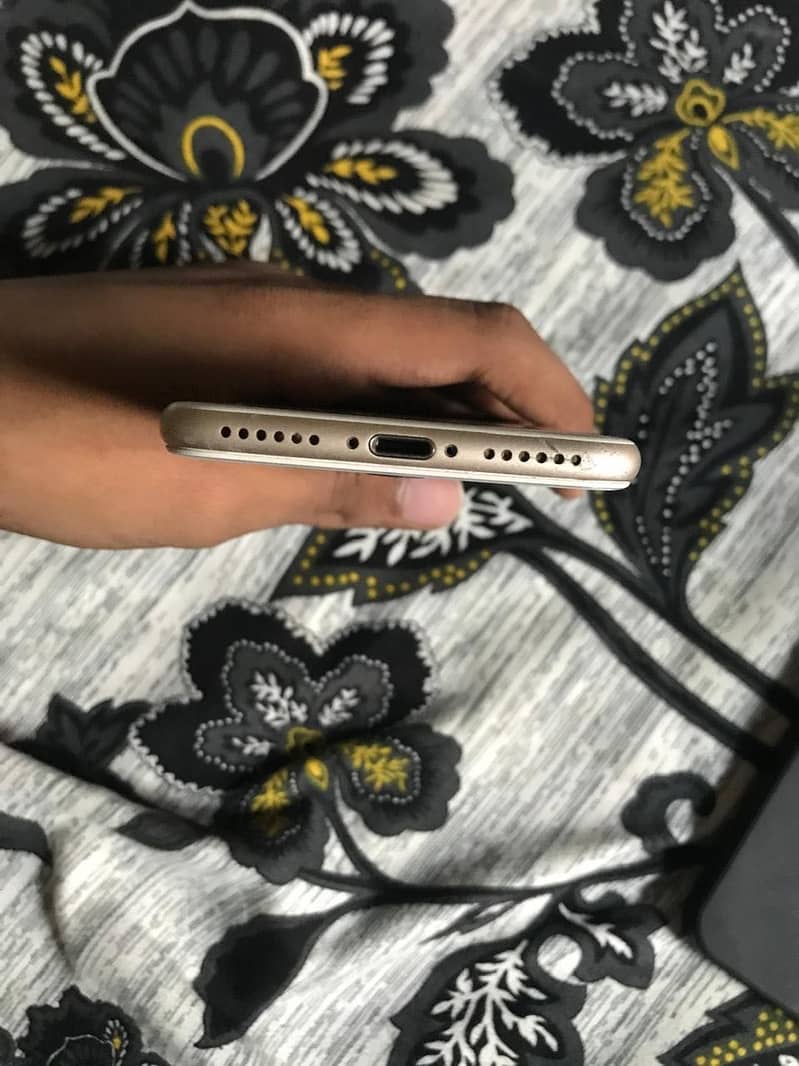 Apple iPhone 7 1