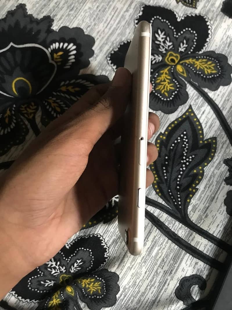 Apple iPhone 7 2