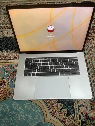 MAC'S MACBOOK PRO