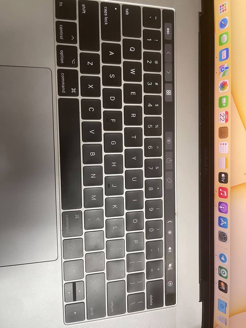 MAC'S MACBOOK PRO 2