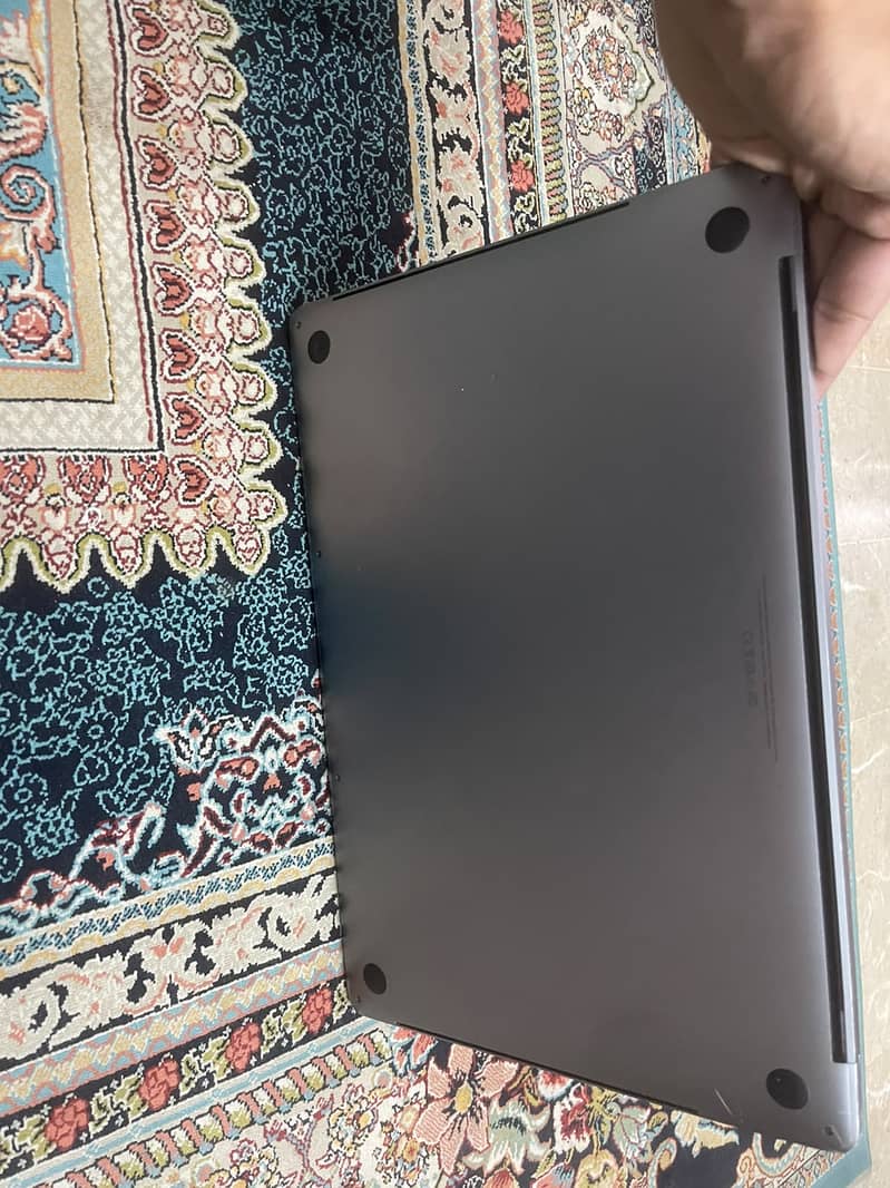 MAC'S MACBOOK PRO 4