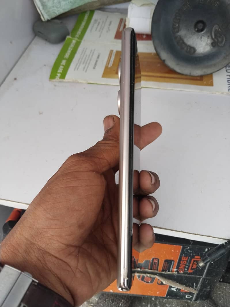 Xiaomi Redmi Note 14 Pro 3