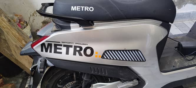 3 day used Metro Metrix bilkul new hy, interested can contact,