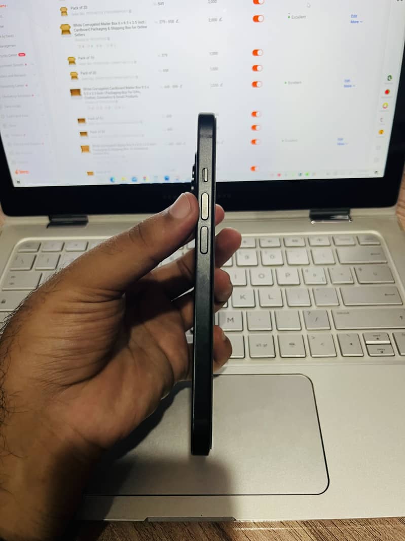 Apple iPhone 15 4