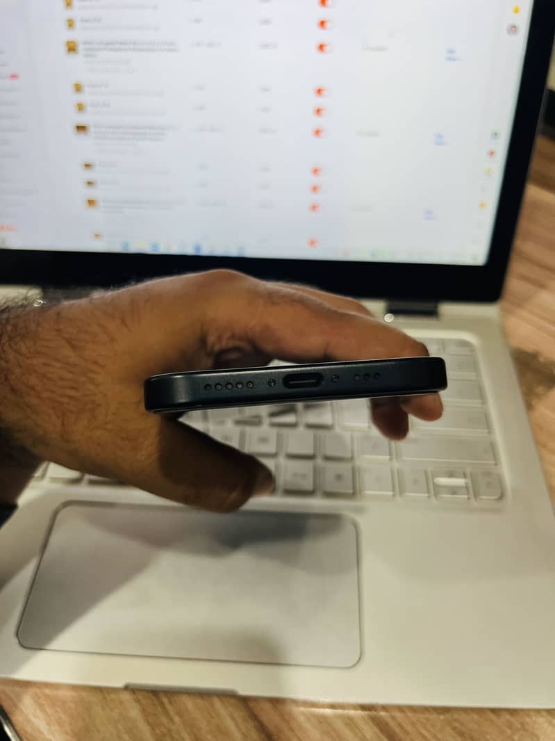 Apple iPhone 15 6