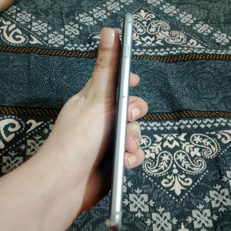 Apple iPhone 6S 1