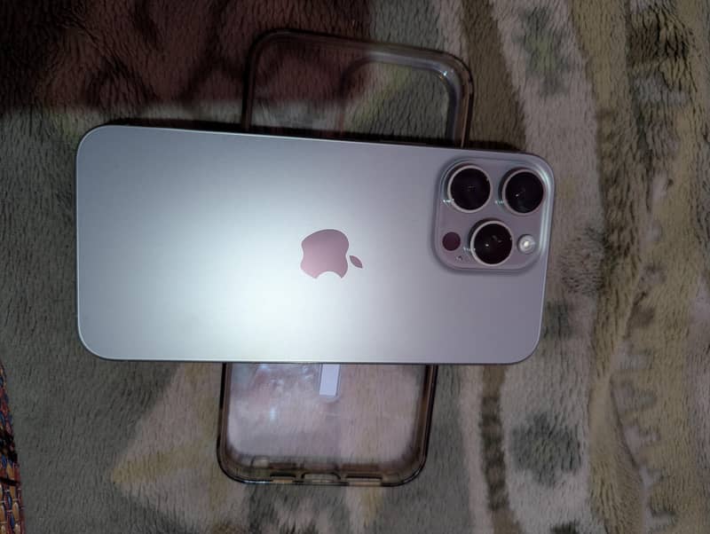 Apple iPhone 15 Pro Max 3