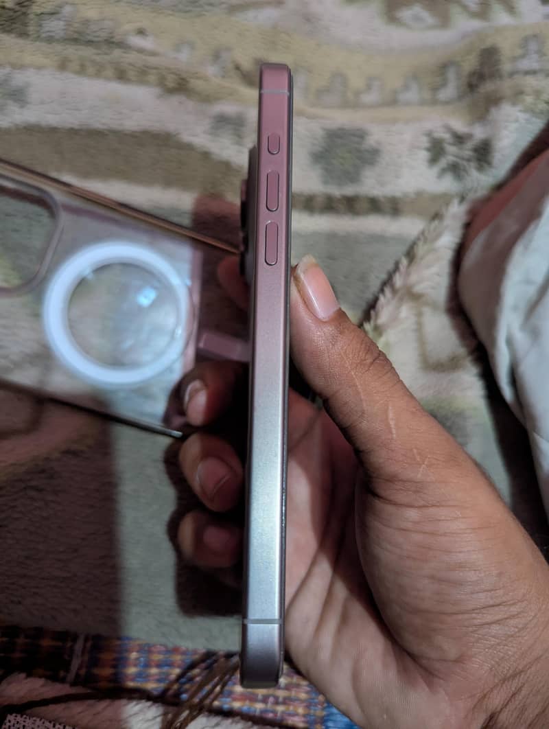 Apple iPhone 15 Pro Max 4