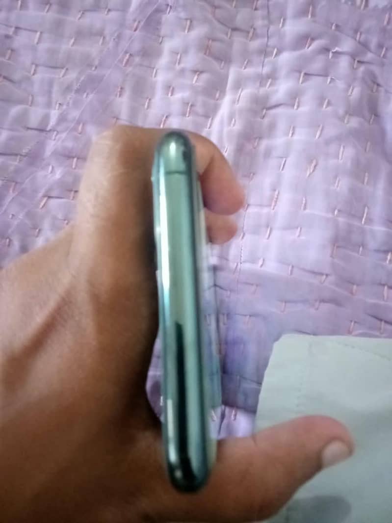 Apple iPhone 11 Pro Max 2
