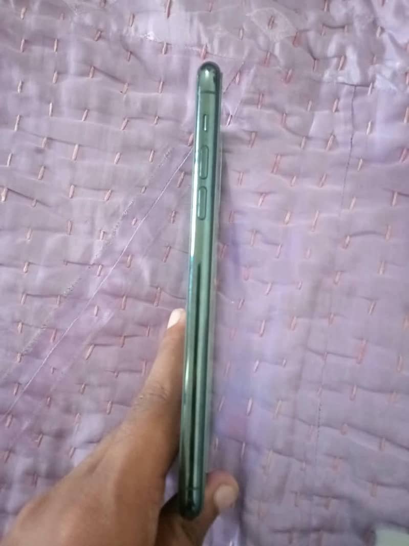 Apple iPhone 11 Pro Max 4