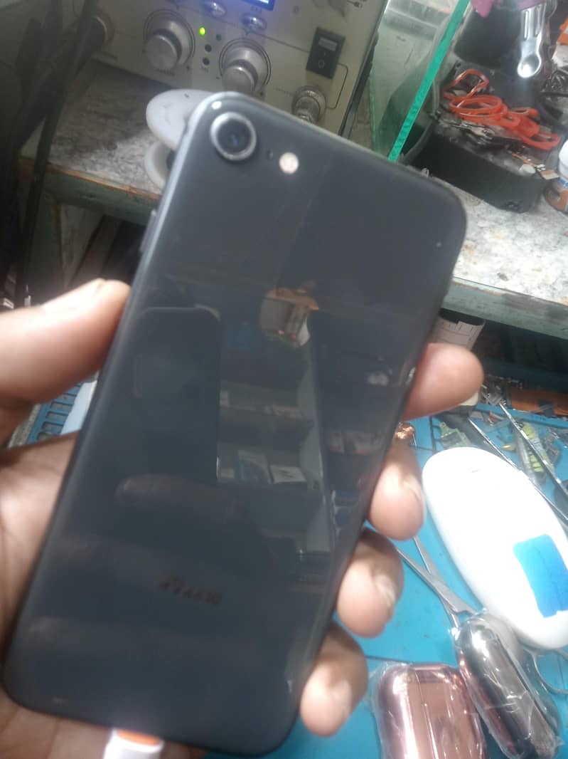 Apple iPhone 8 5