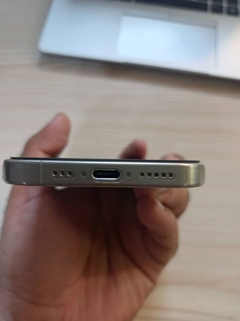 Apple iPhone 15 Pro 2