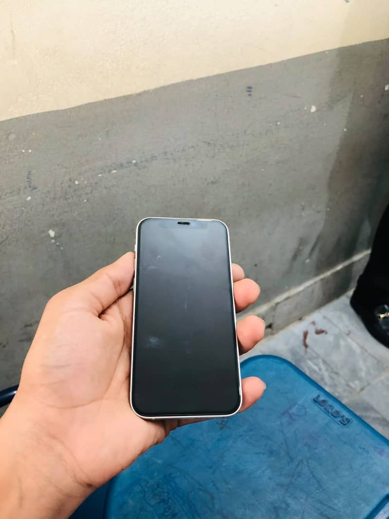 Apple iPhone 12 mini 1
