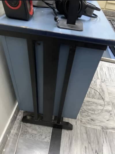 Computer table 4 sale