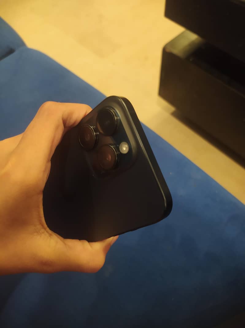 Apple iPhone 15 Pro Max 2