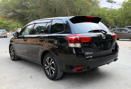 Toyota Fielder Hybrid 2018