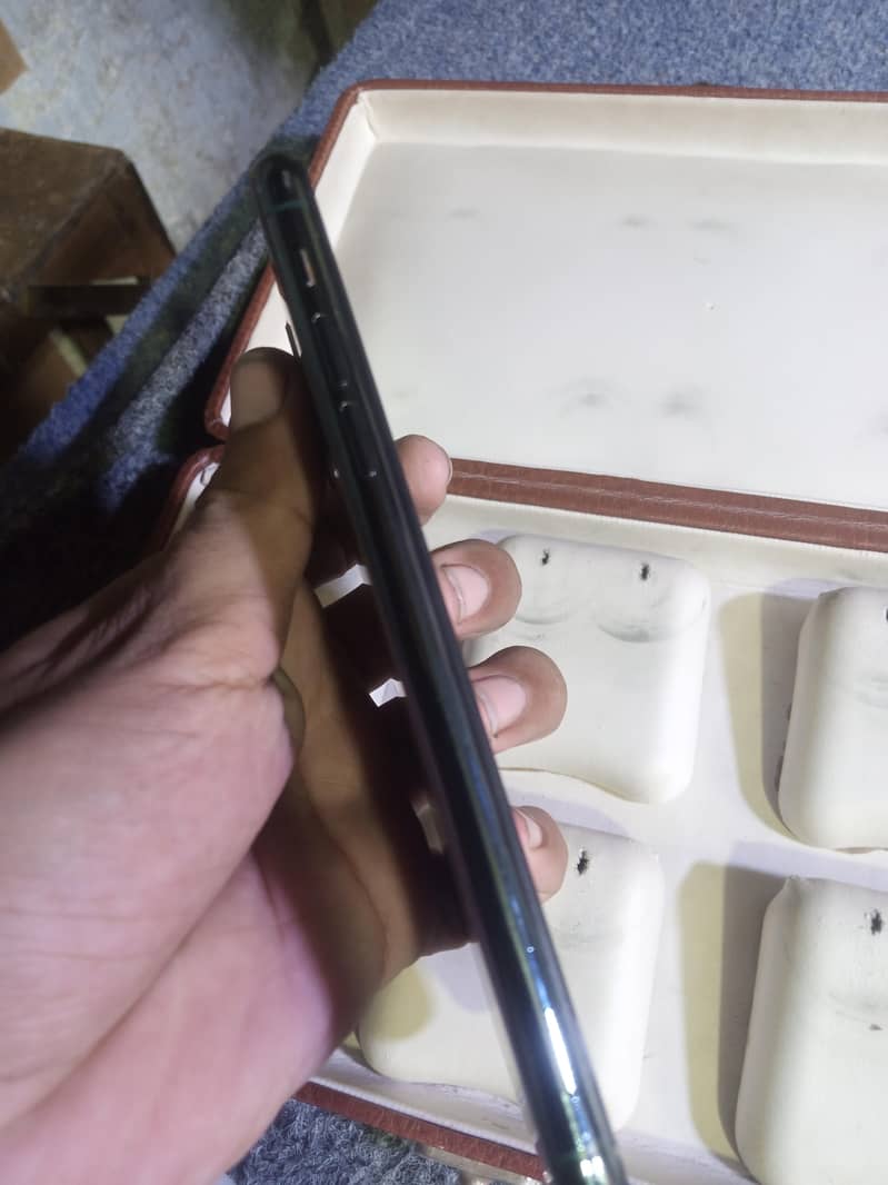 Apple iPhone 11 Pro Max 3