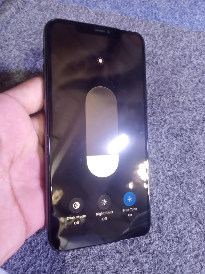 Apple iPhone 11 Pro Max 4