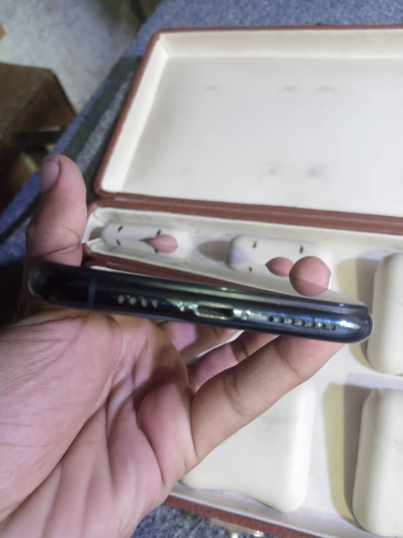Apple iPhone 11 Pro Max 5