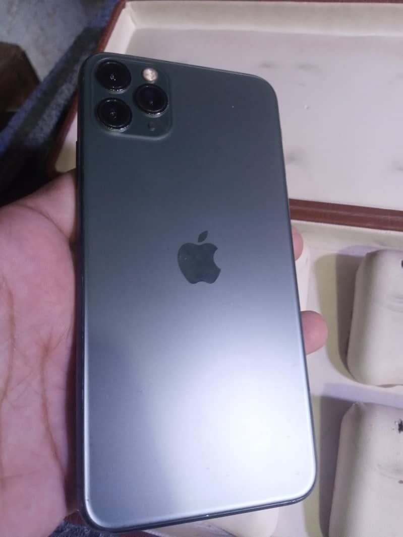 Apple iPhone 11 Pro Max 7
