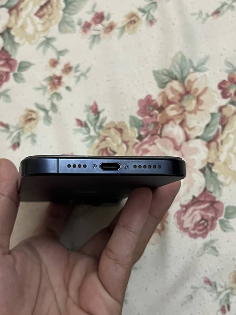 Apple iPhone 15 Pro Max 2