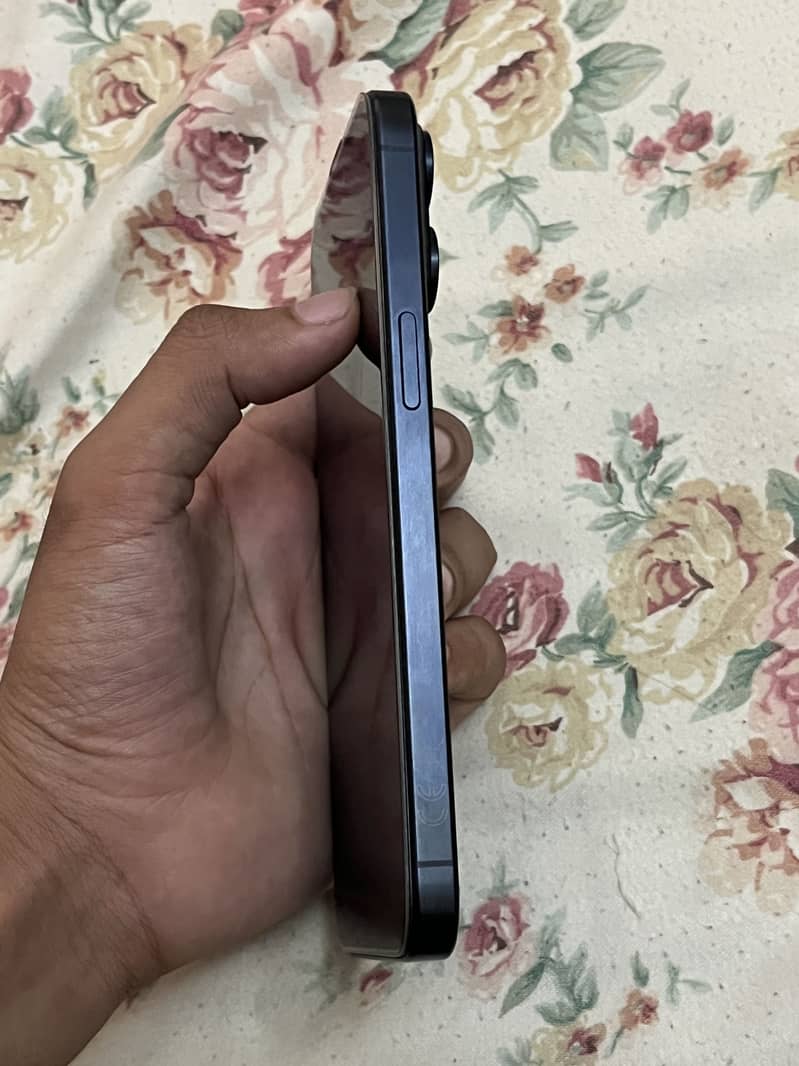 Apple iPhone 15 Pro Max 5