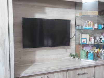 TCL 40/43 inch Simple LED - Scratchless Brand New Condition