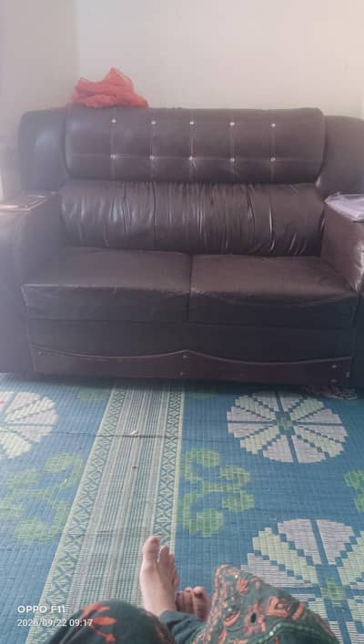 Dark Brown Leather Sofa in Good ConditionBeautiful