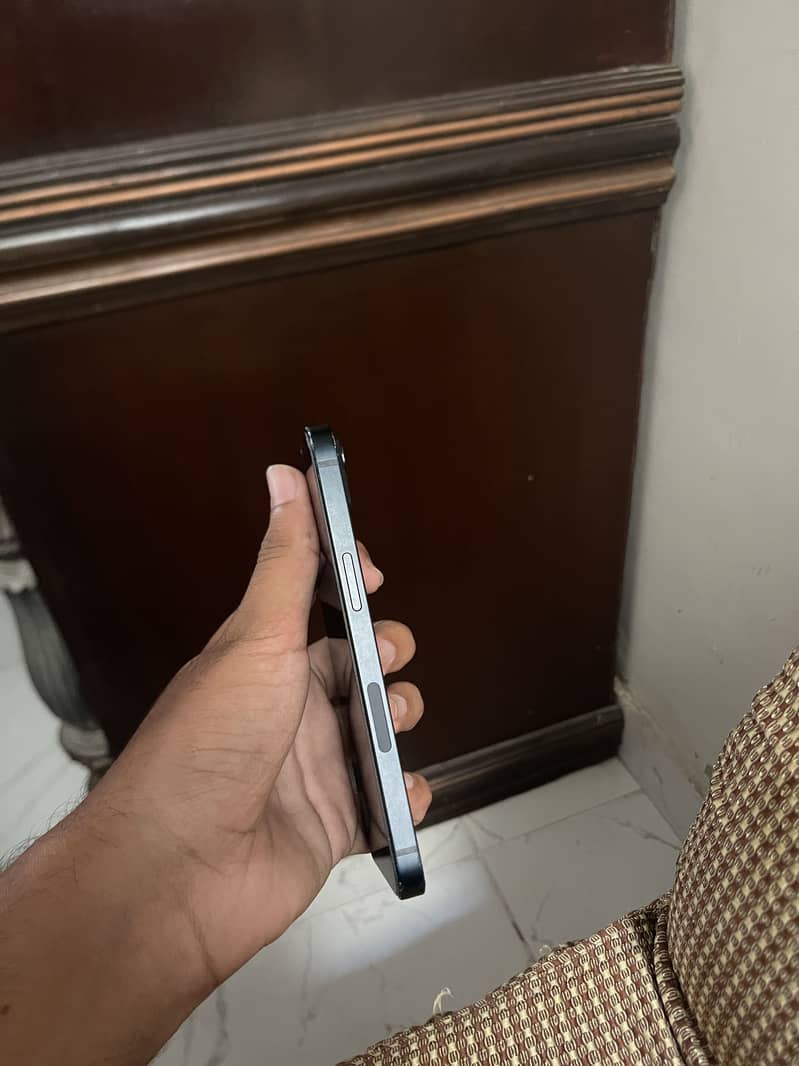 Apple iPhone 13 2