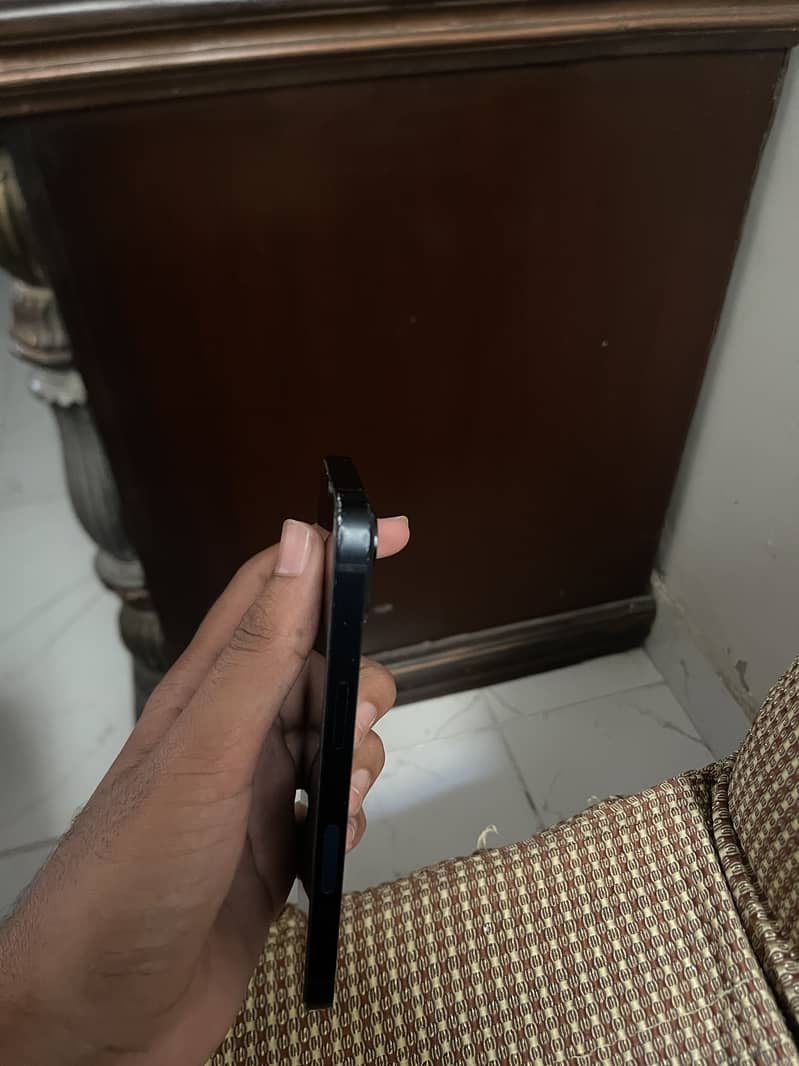 Apple iPhone 13 4