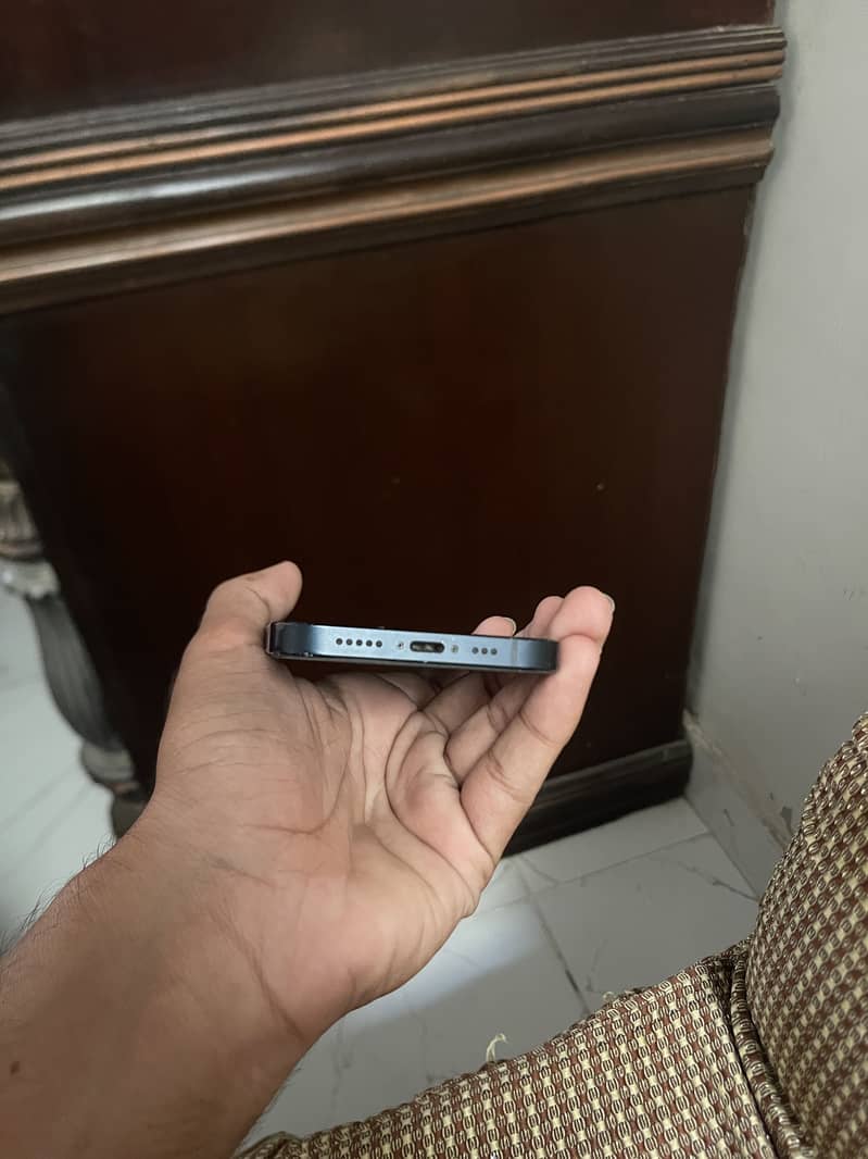 Apple iPhone 13 5