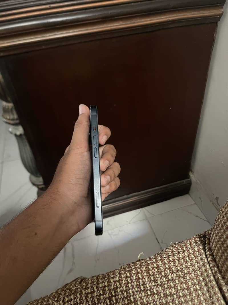 Apple iPhone 13 7
