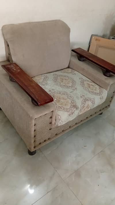 7 seater, Molty Foam Mattress and pure wood frame sofa set home used.