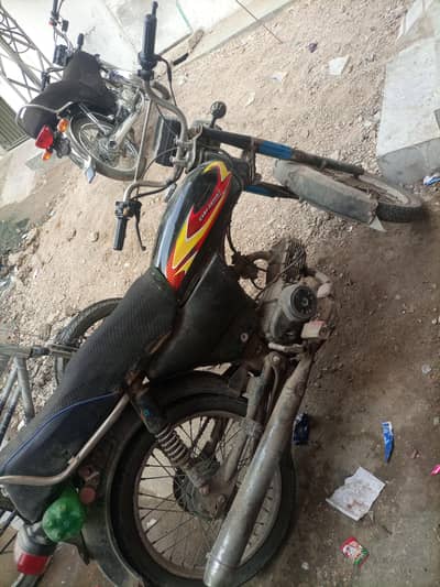 mjhy unique ki ho 2015 ki ya koi bh 70 ki Tanki ho to rbta kry