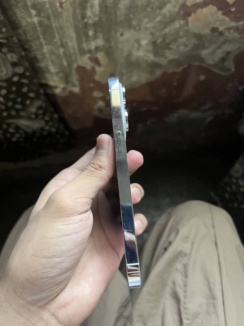 Apple iPhone 14 Pro 4