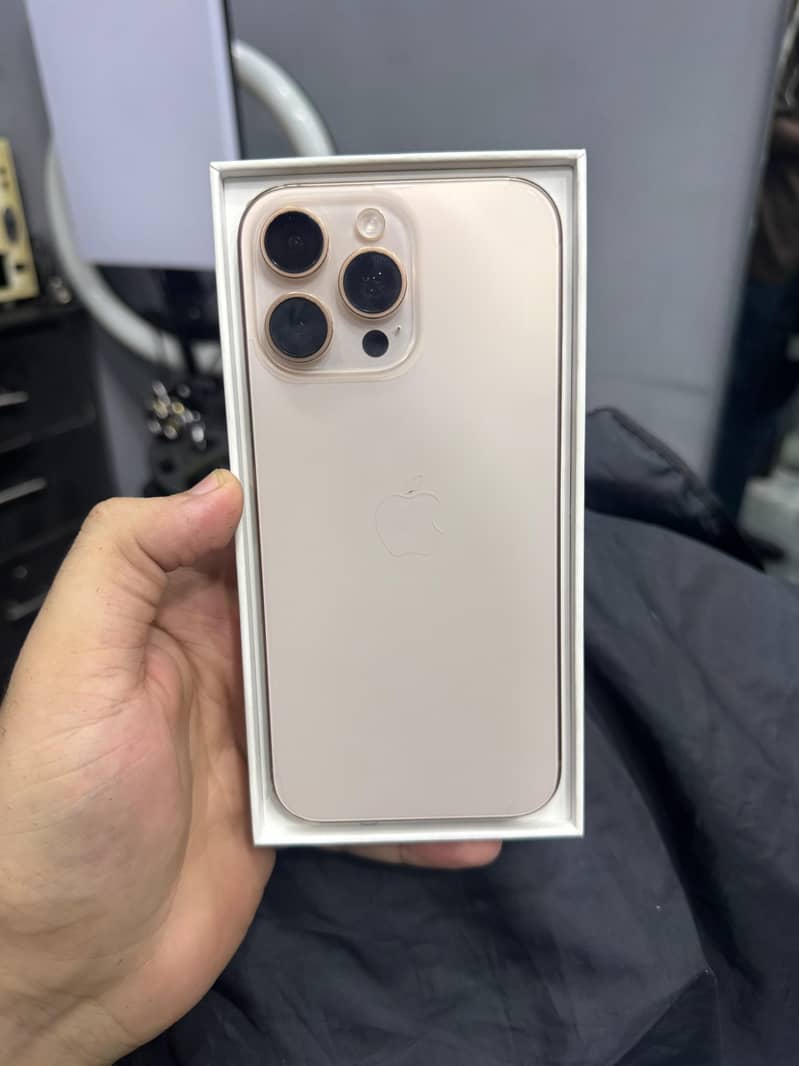 Apple iPhone 16 Pro Max 0