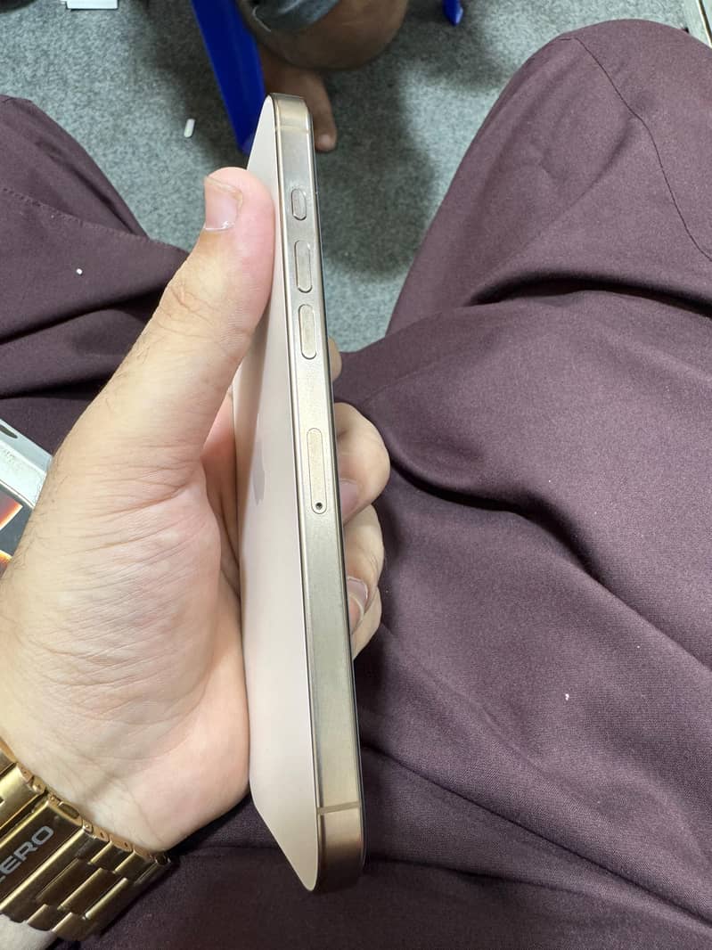 Apple iPhone 16 Pro Max 3