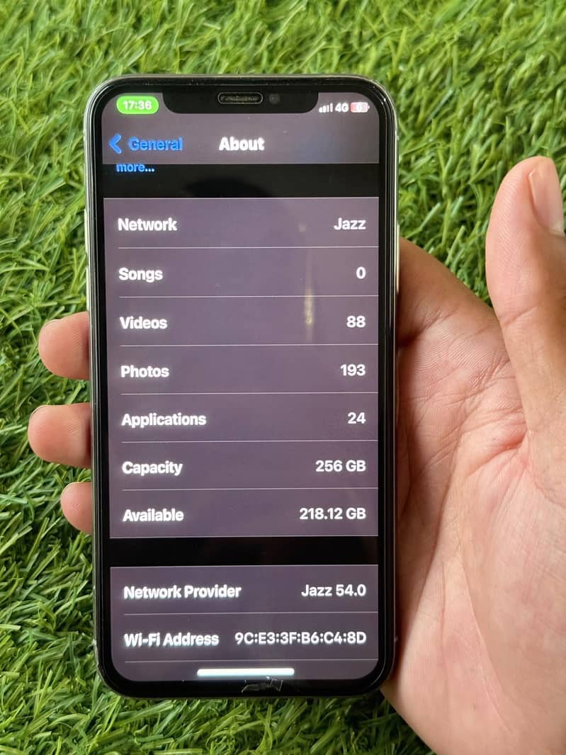Apple iPhone X 4