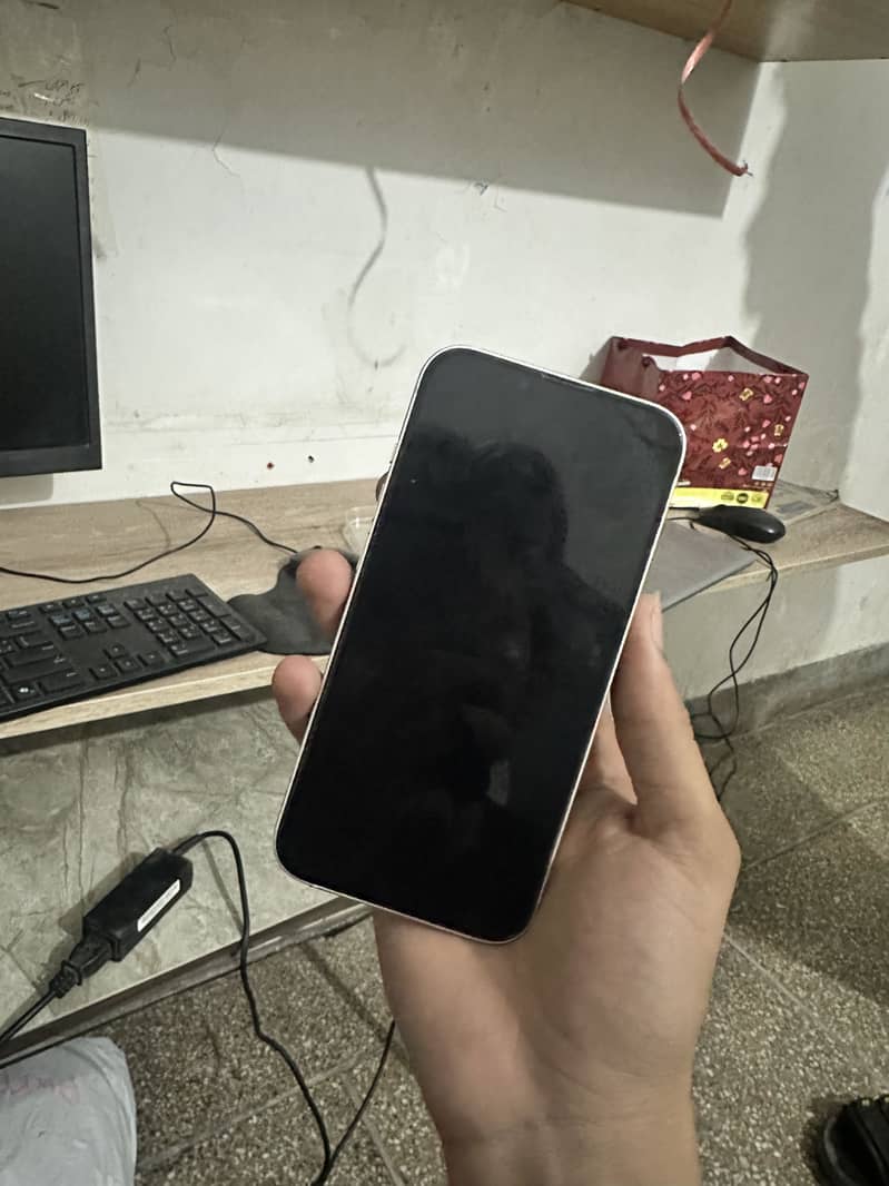 Apple iPhone 13 4